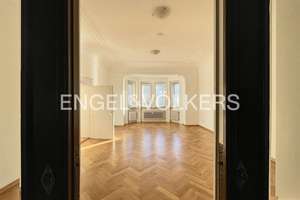 Stilvolle Altbauwohnung mit Kamin, Terrasse und Schlossblick