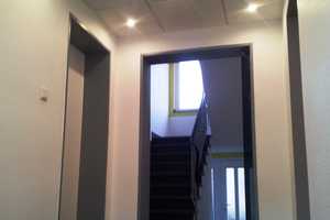 Helle 2-Zimmer-Wohnung mit Blick ins Grüne in gepflegtem Büro-/Wohnhaus – St.-Anton-Straße 93-95, 47798 Krefeld – Vorschaubild 2