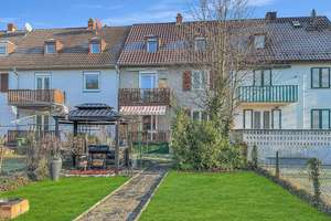 Solides Investment -  gepflegtes Reihenmittelhaus mit zwei vermieteten Wohneinheiten in Germersheim – Die vollständige Adresse der Immobilie erhältst du vom Anbieter., 76726 Germersheim – Vorschaubild 1