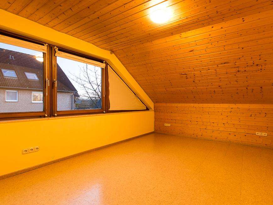 Immobilie in Herford - Viel Raum. Viel Ruhe. Viel Ausblick. Großes Zweifamilienhaus in Nieder-Eickum - Bild 1