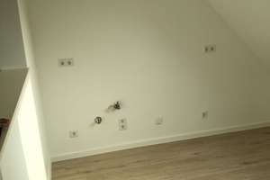 kleine, helle 2-Zimmer Dachgeschosswohnung in Düsseldorf, Eller – 40231 Eller, Düsseldorf – Vorschaubild 8