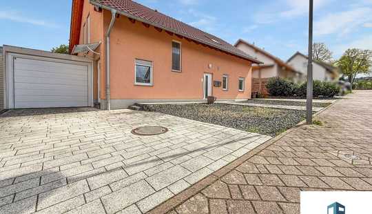 Bild von Zweifamilienhaus mit Garten & Stil - 2 Wohneinheiten, viele Möglichkeiten - zentral & ruhig gelegen