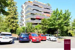 Stuttgart-Botnang: Attraktive 3,5-Zi.-Wohnung im 6. OG, Terrasse/Loggia, Parkett & Einbauküche +++ – Belaustraße 18A, 70195 Botnang-Süd, Stuttgart – Vorschaubild 2