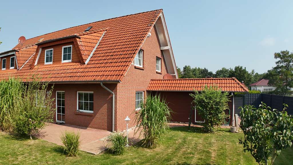 Immobilie in Müden (Aller) - Doppelhaushälfte mit Doppelcarport/Nebengebäude in ruhigem Wohngebiet - Bad und Heizung neu - Bild 0