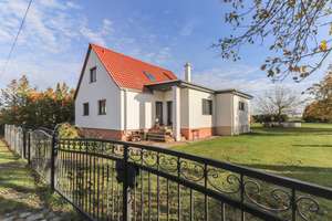 Traumhaftes Familienhaus mit Kamin, Designküche & großem Garten – Die vollständige Adresse der Immobilie erhältst du vom Anbieter., 39279 Hobeck – Vorschaubild 1