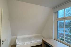 Zimmer in Verbindungshaus, 240€ € all-in, 12-18 m², absolut zentrale Lage