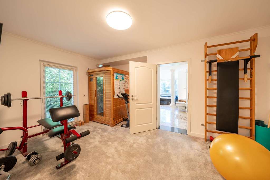 Immobilie in Großwoltersdorf - Mediterrane Villa in Seenähe - Stilvolles Wohnen auf großen Grundstück mit Pool - Bild 4