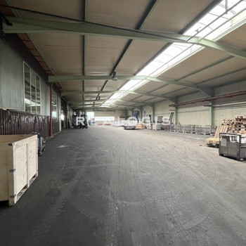 Ebenerdige Lager-/Logistikfläche mit ausreichend Rangierfläche zu vermieten!