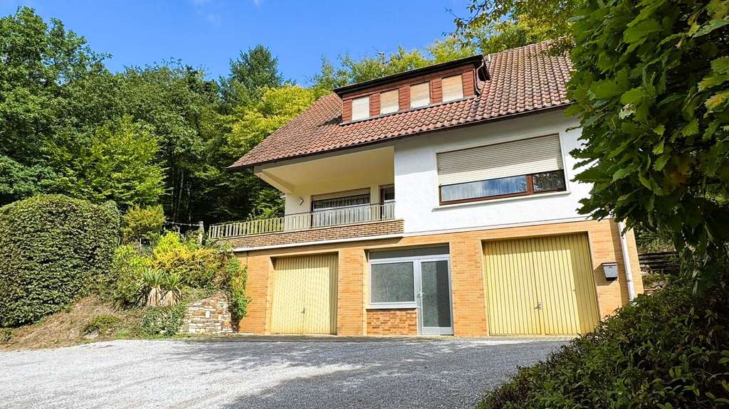 Immobilie in Hahnstätten - Charmantes Einfamilienhaus, renovierungsbedürftig, in toller Lage von Hahnstätten  - Nähe  Limburg/D - Bild 1