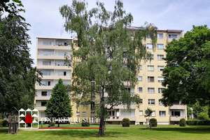 Ihr Angebot zählt! Helle Eigentumswohnung mit Süd-West Balkon & Aufzug im grünen Zehlendorf
