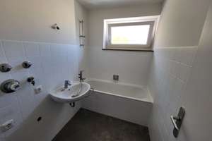 Schöne 4-Zimmer-Wohnung mit Balkon in Oberhausen zu vermieten – Eschenhofstraße 47, 86154 Oberhausen-Nord, Augsburg – Vorschaubild 2