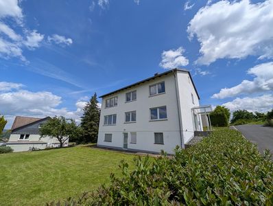 Großzügiges, freistehendes Zweifamilien-Haus - Gepflegt