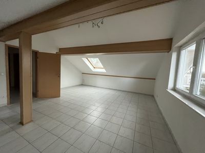 Helle und großzügige DG-Wohnung in Michelstadt