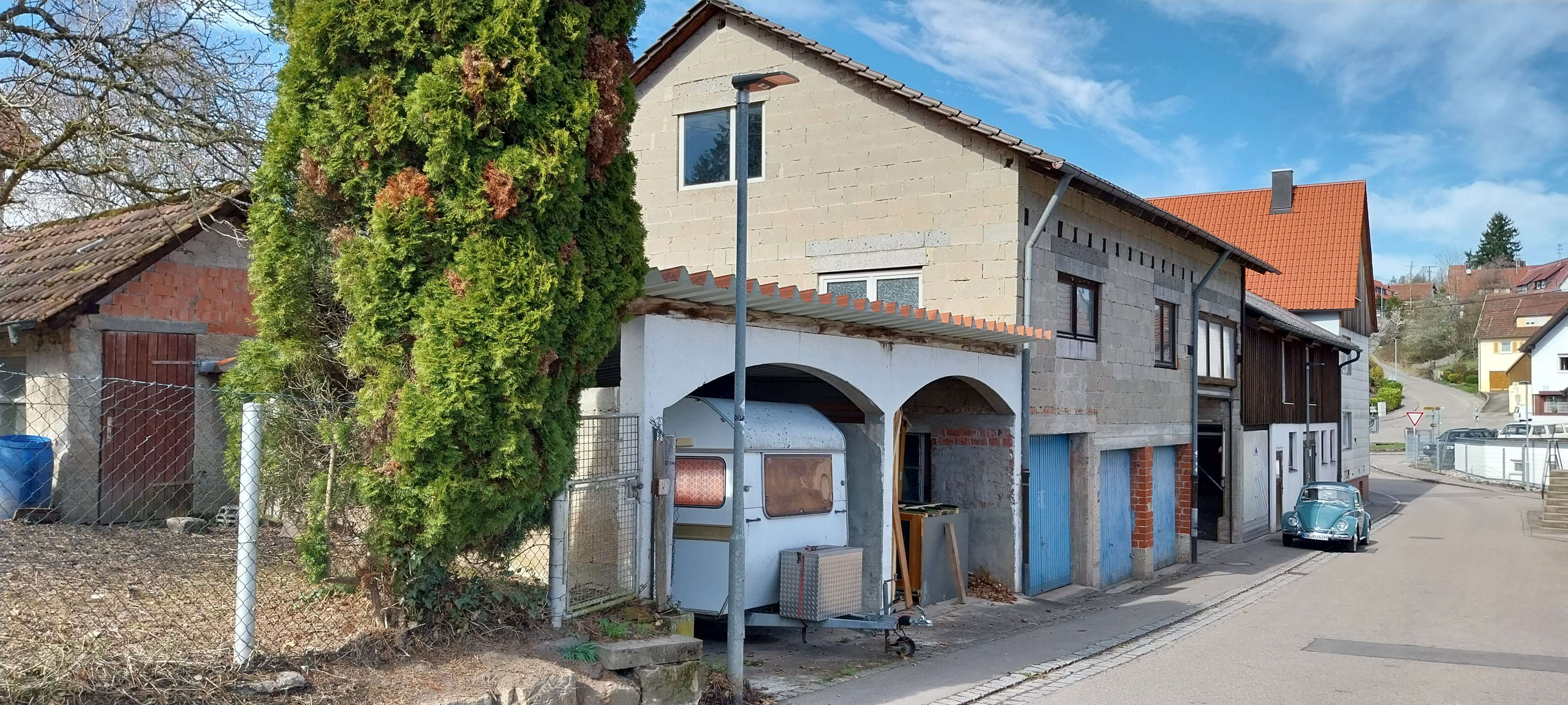 Vielseitige Hofstelle - Werkstatt, 5 Garagen, viele Nebenräume, Brunnen, ideal zum weiteren Ausbau, Rems Murr Kreis – Bild 2