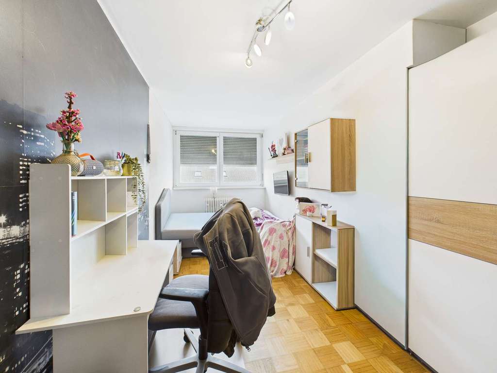 Immobilie in Rheinstetten - Perfekt für Familie oder Kapitalanleger: 4 Zimmer, Balkon & Garage - Bild 3