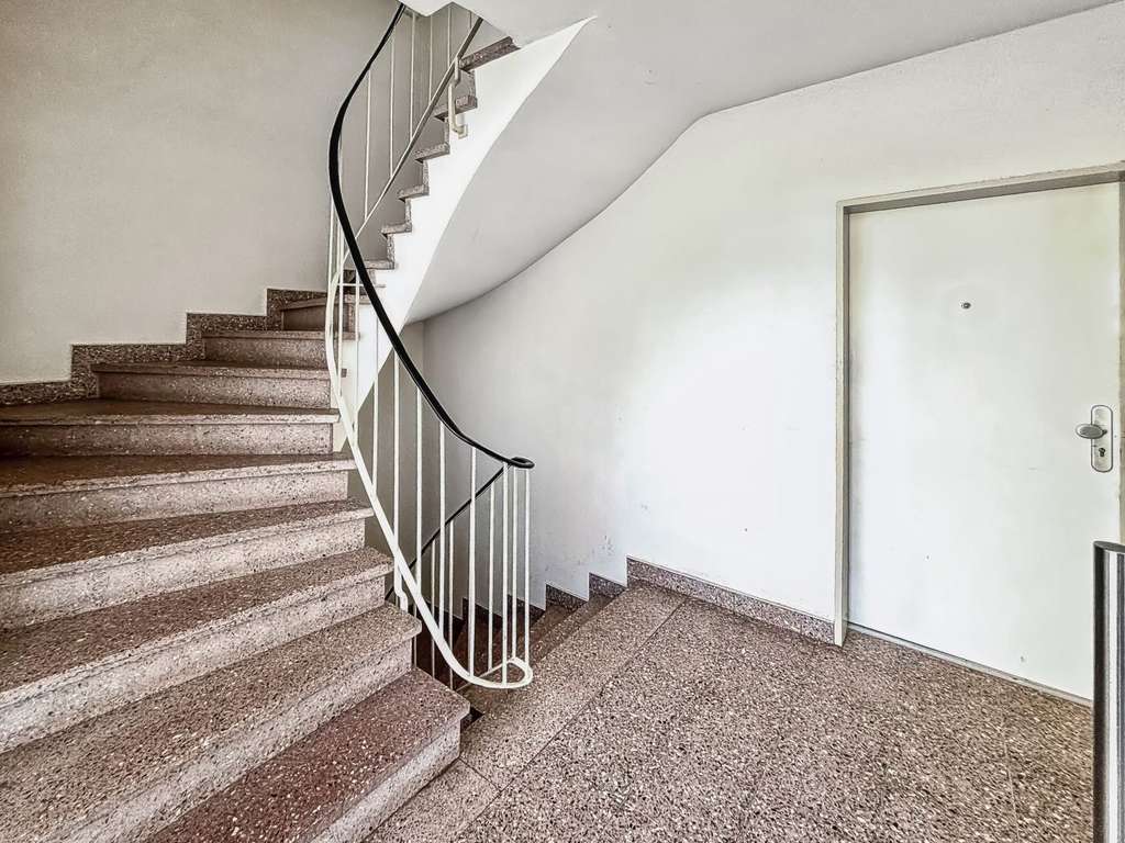 Immobilie in Obertshausen - 2 Doppelhaushälften mit je 3 Wohneinheiten und 3 Garagen auf großem Sonnengrundstück in Obertshausen - Bild 3