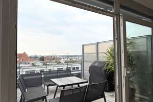 Über den Dächern von Fürth – 2-Zimmer-Wohnung mit 45 m² Süd-Dachterrasse, Klimaanlage & 2 Stellplä – Flößaustraße 124, 90763 Südstadt Industriegebiet, Fürth – Vorschaubild 3