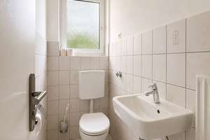 Attraktive 4-Zimmer-Wohnung mit Balkon in ruhiger Wohnlage von Königsbrunn - Anfragen bitte per E-Ma – Die vollständige Adresse der Immobilie erhältst du vom Anbieter., 86343 Königsbrunn – Vorschaubild 7