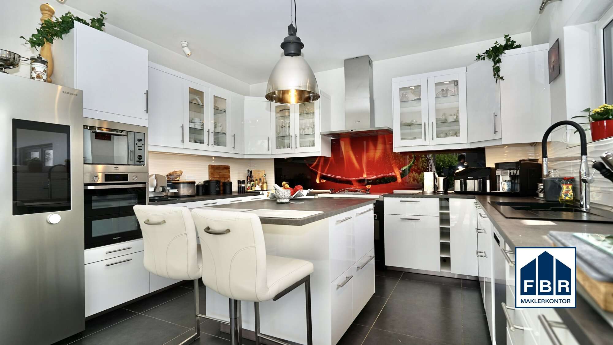 Immobilie in Techentin - Luxuriöses Wohnen am See: Moderne Familienresidenz mit Pool - Bild 0