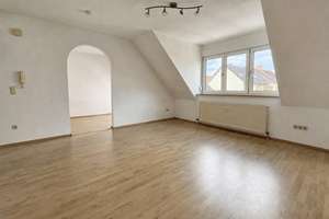 Charmante 1,5-Zimmer-Dachgeschosswohnung mit Einbauküche und Kfz-Stellplatz
Bamberg Moosstraße – Die vollständige Adresse der Immobilie erhältst du vom Anbieter., 96050 Ost, Bamberg – Vorschaubild 2