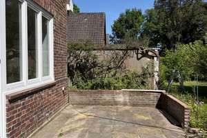 Charmantes Haus mit traumhaftem Garten, sonniger Terrasse und Doppelgarage – Die vollständige Adresse der Immobilie erhältst du vom Anbieter., 22359 Volksdorf, Hamburg – Vorschaubild 31