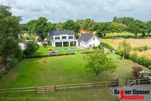 Elten: Moderne Traumvilla mit freiem Blick am Ortsrand von Elten – Die vollständige Adresse der Immobilie erhältst du vom Anbieter., 46446 Emmerich am Rhein – Vorschaubild 2