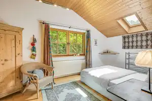 Großzügig, zentral, rustikal: Einmaliges Landhaus auf idyllischem Parkgrundstück – Bad Tölz-Wolfratshausen (Kreis) – Vorschaubild 16