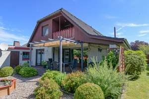 6741- Familienfreundliches Raumwunder mit viel Platz & vielseitigen Möglichkeiten in begehrter Lage! – Die vollständige Adresse der Immobilie erhältst du vom Anbieter., 26639 Wiesmoor – Vorschaubild 1