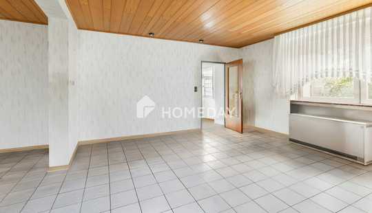 Bild von Zwei sanierungsbedürftige Häuser, ca. 172 Quadratmeter Wohnfläche auf großem Grundstück mit Garten