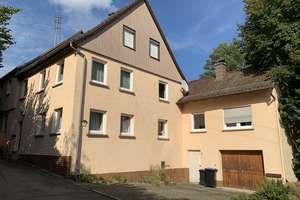 Sofort beziehbares, einseitig angebautes Wohnhaus mit Garage in angenehmer Wohnlage – Die vollständige Adresse der Immobilie erhältst du vom Anbieter., 74579 Fichtenau – Vorschaubild 1