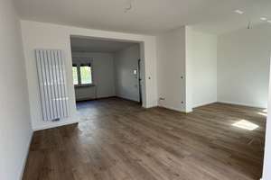 Charmantes Reihenendhaus mit 5,5 Zimmern und Stellplatz sofort bezugsbereit  in Koblenz-Goldgrube – Die vollständige Adresse der Immobilie erhältst du vom Anbieter., 56073 Goldgrube, Koblenz – Vorschaubild 1