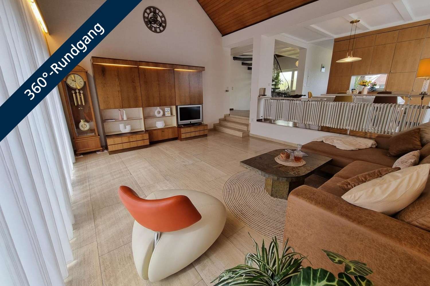 Immobilie in Röthenbach an der Pegnitz - Arbeiten und Wohnen auf einem Grundstück - Haus und Gewerberäume in zentraler Wohnlage - Bild 1