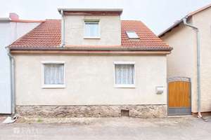 Zentral: Erfurt-Gispersleben: Einfamilienhaus mit 5 möglichen Zimmern und Sanierungspotenzial – Die vollständige Adresse der Immobilie erhältst du vom Anbieter., 99091 Gispersleben, Erfurt – Vorschaubild 2