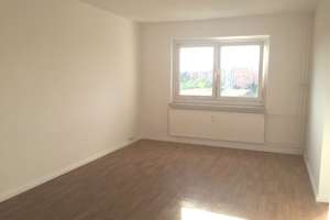 Vermietete 2-Zimmer-Wohnung mit Balkon in Berlin-Hellersdorf – modernisiert & solide kalkulierbar – Torgauer Straße 69, 12627 Hellersdorf, Berlin – Vorschaubild 3