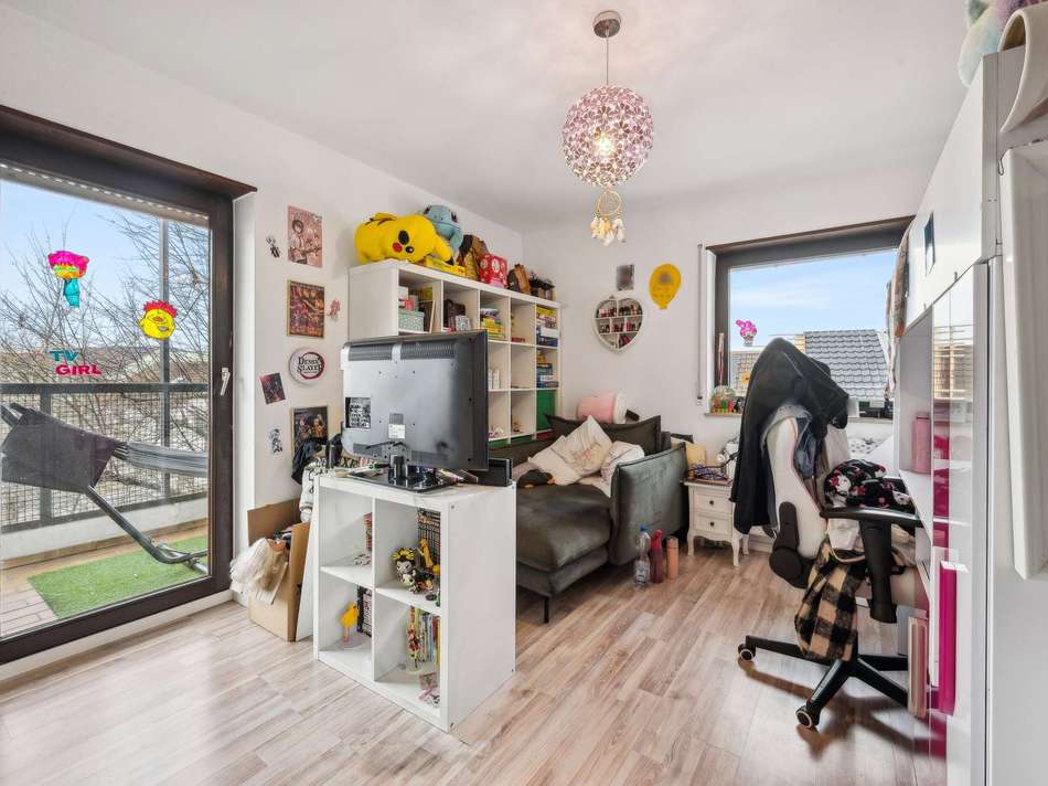 Schlafzimmer mit Zugang zum Ba