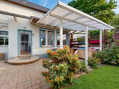 Doppelhaushälfte mit ca. 24 m² Dachterrasse und gepflegtem Garten