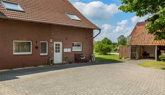 Bild von Wohnen am Feldrand: Unverbaubarer Fernblick, modernisiertes Zuhause, 6 Zimmer, großes Grundstück!