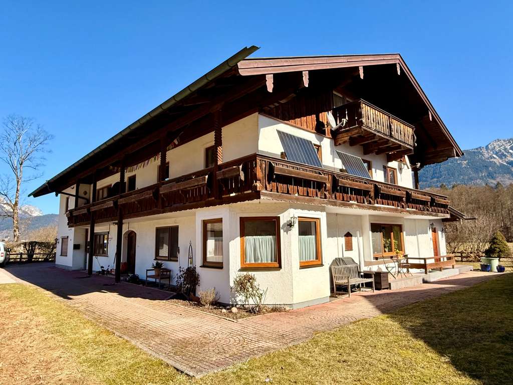 Immobilie in Schönau am Königssee - Großzügige Familienwohnung in sonniger Lage von Schönau am Königssee - Bild 0