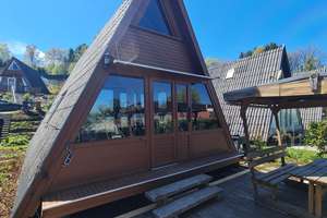 Günstig ins Eigenheim!
Kleines Chalet zum top Preis. Billiger als Miete. Tolle Lage und gut saniert – Die vollständige Adresse der Immobilie erhältst du vom Anbieter., 94078 Freyung – Vorschaubild 3