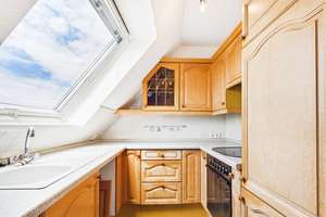 Über den Dächern von Untertürkheim: Wohnung mit Loggia und Weitblick auf die Weinberge! – 70327 Untertürkheim (Ortsteil), Stuttgart – Vorschaubild 13