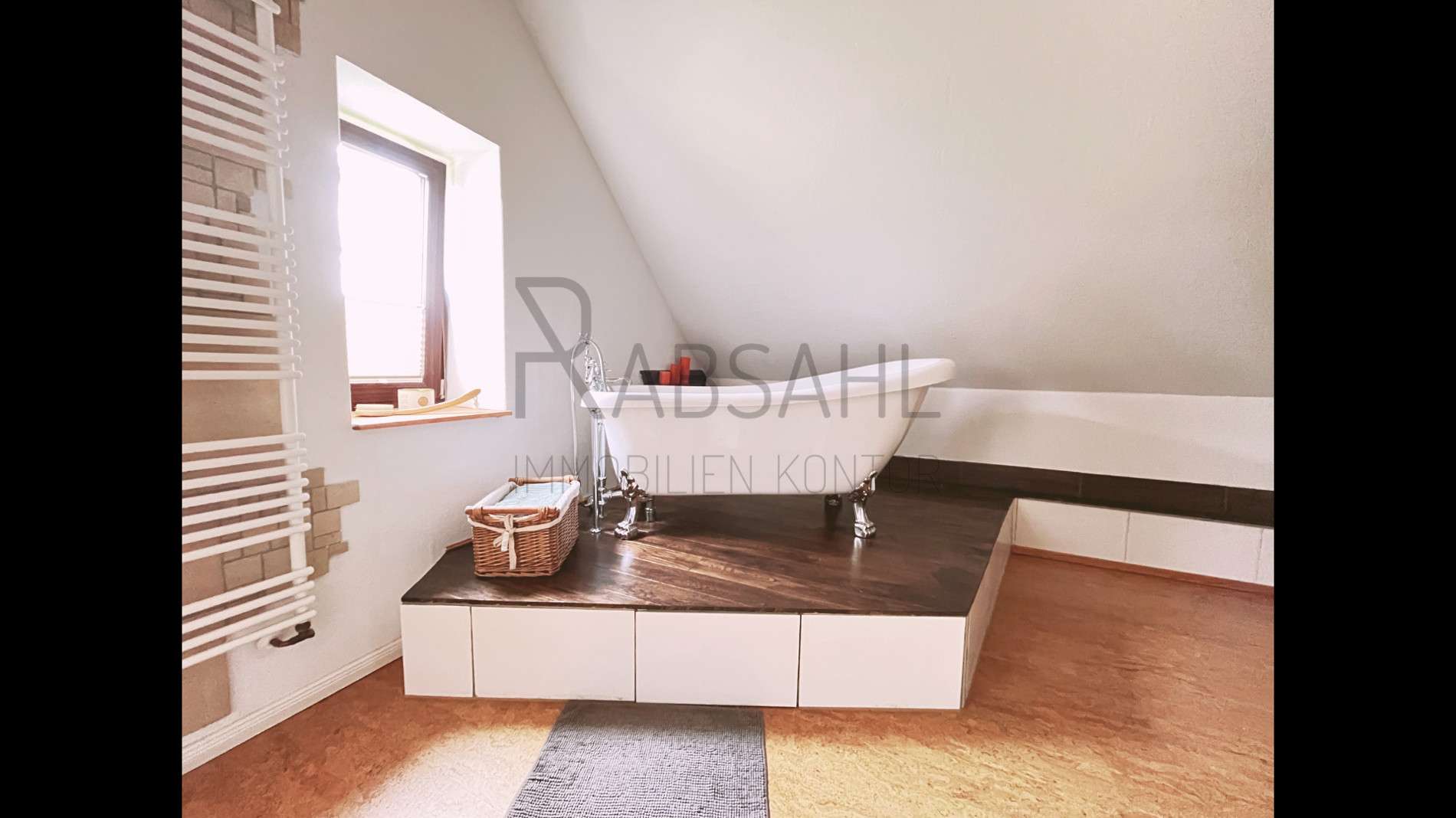 Immobilie in Rhade - Traumhaft restaurierter Pferdehof mit Offenställen, Paddock und Wiese direkt am Haus! - Bild 2