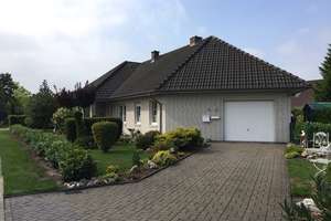Repräsentativer weißer Bungalow mit gepflegtem Garten – Die vollständige Adresse der Immobilie erhältst du vom Anbieter., 26817 Rhauderfehn – Vorschaubild 2
