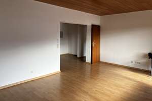Vollständig renovierte 4,5-Zimmer-Wohnung mit Balkon und Einbauküche in Leonberg – Die vollständige Adresse der Immobilie erhältst du vom Anbieter., 71229 Leonberg – Vorschaubild 2