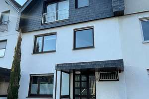 Geräumiges 6-Zimmer Reihenmittelhaus in Köln-Lindweiler mit Garten und Garage