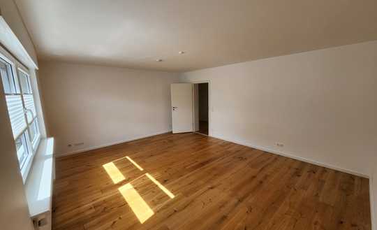 Für Familien und Kapitalanleger: 4 ZKB, 2 Bäder, Garage, EBK