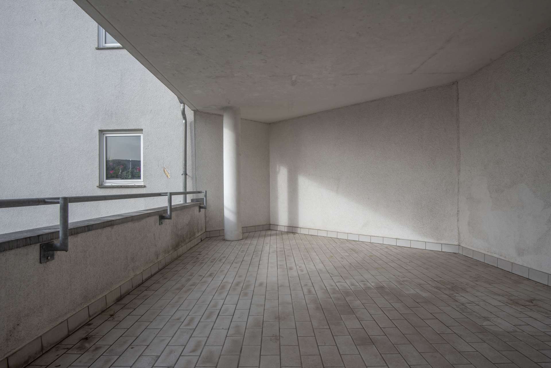 Extravagante 2ZKB mit Balkon, großer Loggia, TG-Stellpl.. Zentrum fussläufig. MODERNISIERUNGSBEDARF!, Wiesbaden – Bild 4