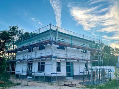 Modernes Einfamilienhaus jetzt inkl. Terrasse, Rollrasen, Carport und Pflasterflächen