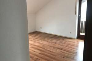 Sehr ruhige, helle 2-Zi-DG-Wohnung mit sep. Küche und Balkon in München Aubing – 81249 Aubing-Süd, München – Vorschaubild 6