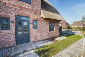 Neubau von reetgedeckten Haushälften mit jeweils einem eigenen Garagenplatz in Wenningstedt – Die vollständige Adresse der Immobilie erhältst du vom Anbieter., 25996 Wenningstedt-Braderup (Sylt) – Vorschaubild 4