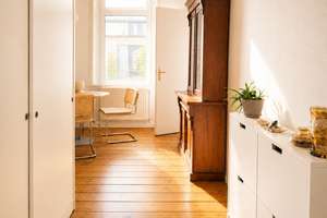 Savignyplatz: Sonniges Altbau‑Apartment mit hohen Decken & Originaldielen, bezugsfrei – Die vollständige Adresse der Immobilie erhältst du vom Anbieter., 10623 Charlottenburg, Berlin – Vorschaubild 2